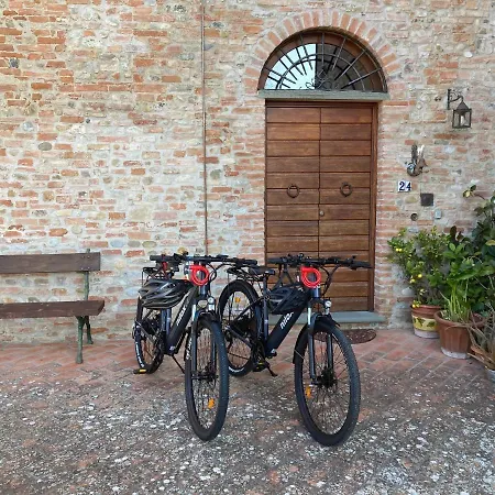 Podere Sanripoli 3* مونتيزبيرتولي